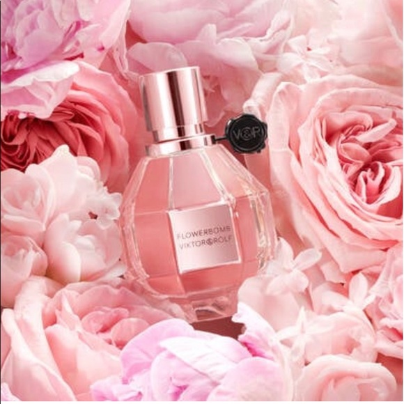 Viktor & Rolf Flowerbomb Eau De Parfum Spray for Women - Picture 5 of 5